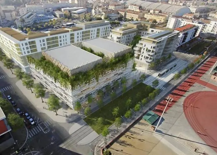 Appartement Nice Avec Balcon Et Parking Prive
